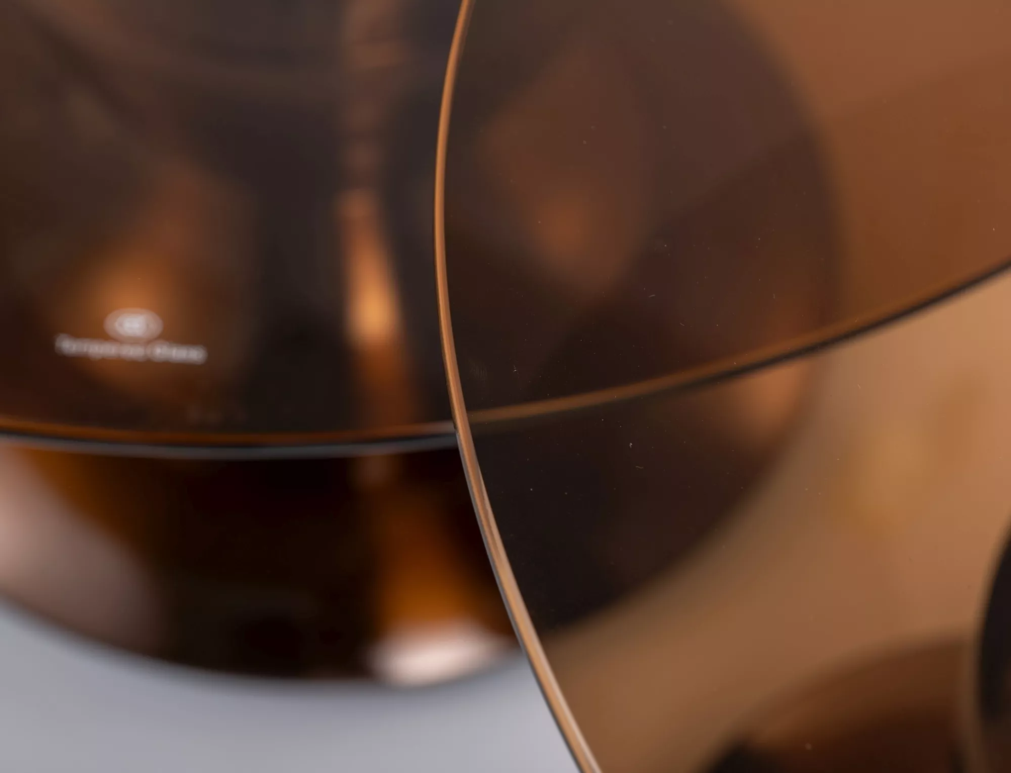 Konferenčný stolík Cassie,  priehľadná hnedá / medený lesk