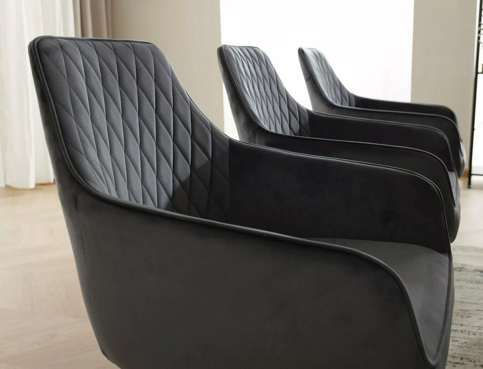 Jedálenská stolička Marlo Velvet,  čierna / matná čierna