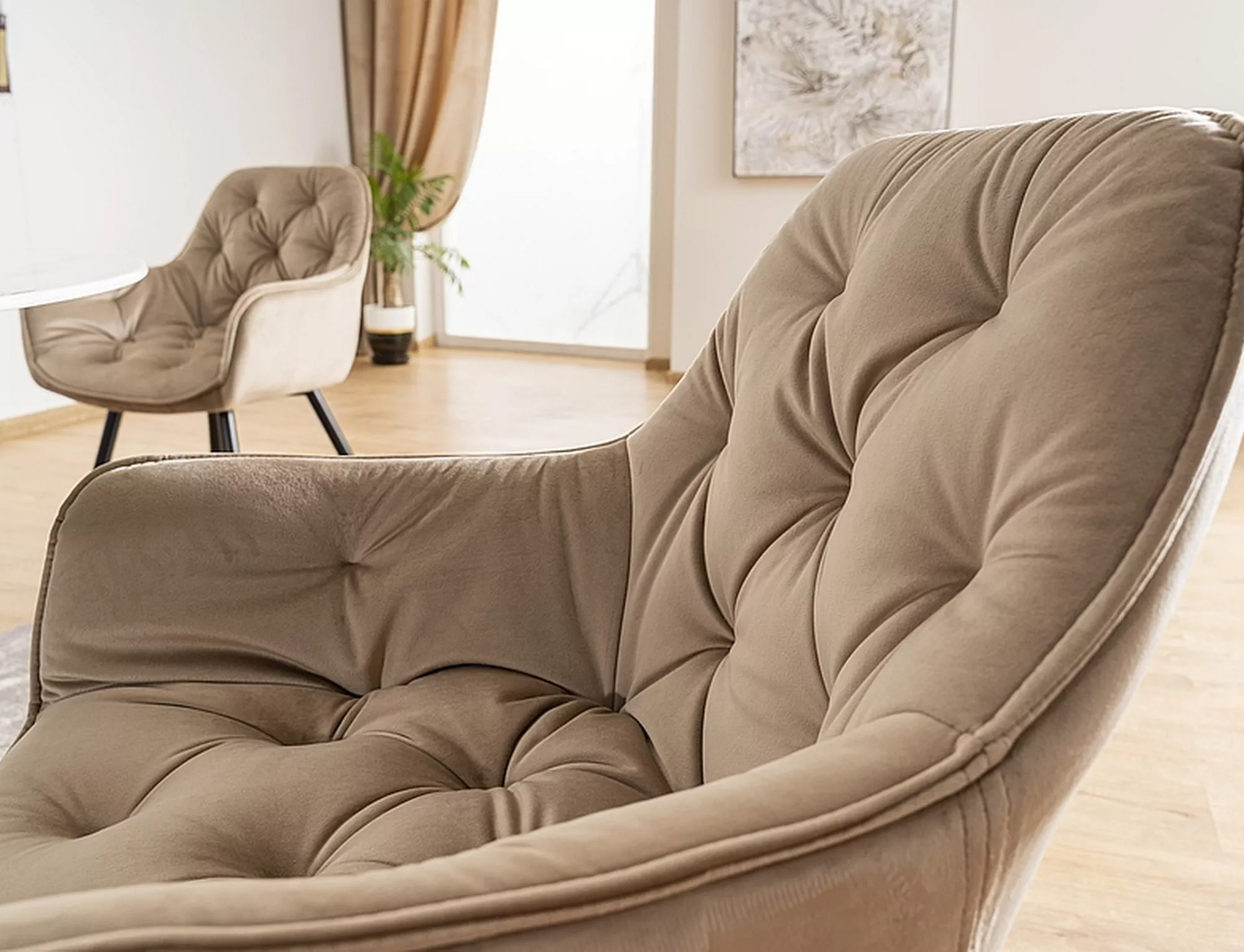 Jedálenská stolička CHERRY VELVET čierna konštrukcia/béžová BLUVEL 28