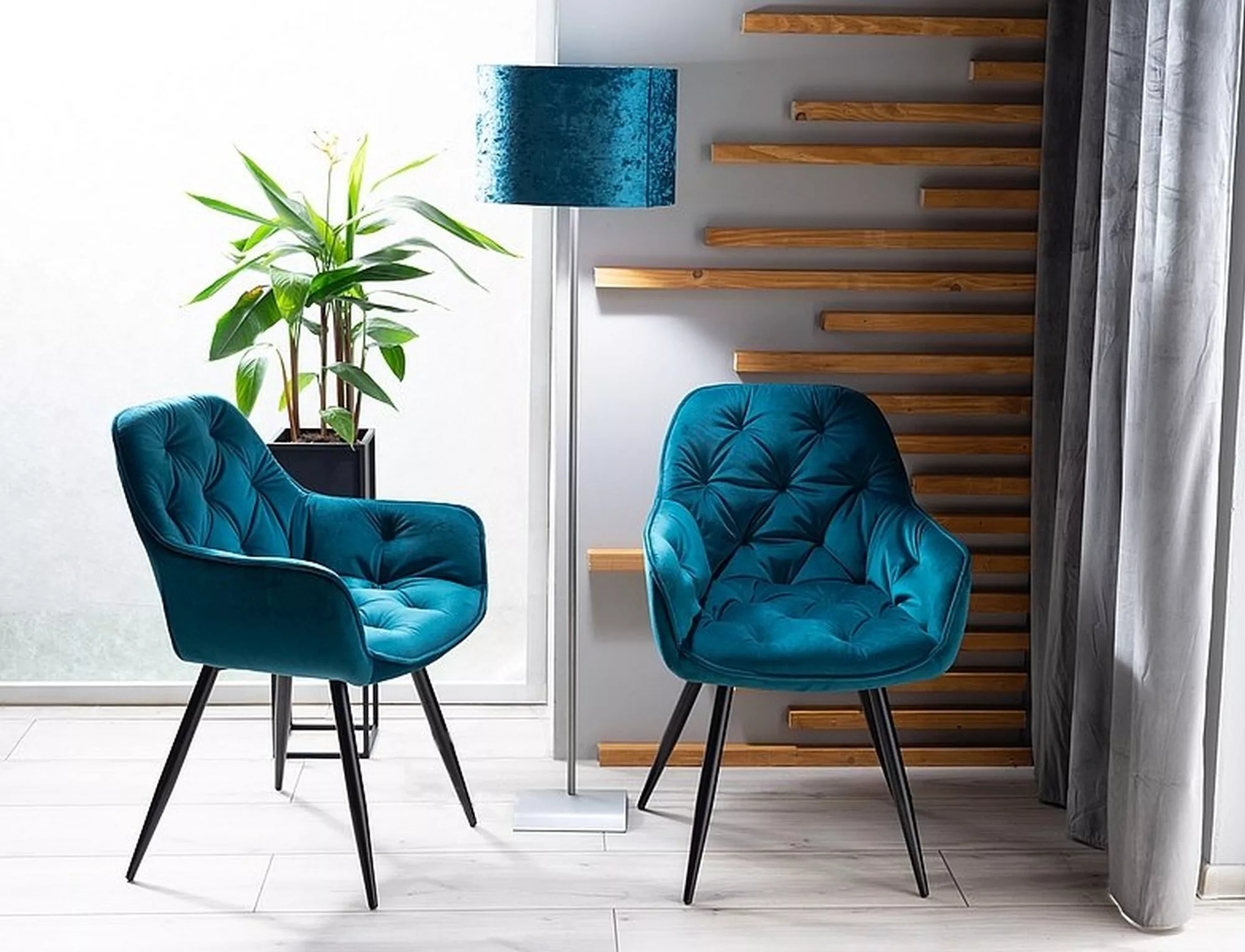 Jedálenská stolička CHERRY VELVET čierna konštrukcia/tyrkys BLUVEL 85 