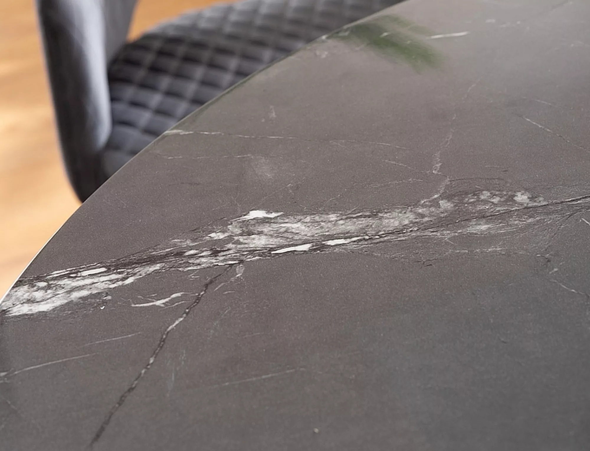 Stôl CYRYL II čierny efekt kameňa/čierny/zlatý konštrukcia FI100