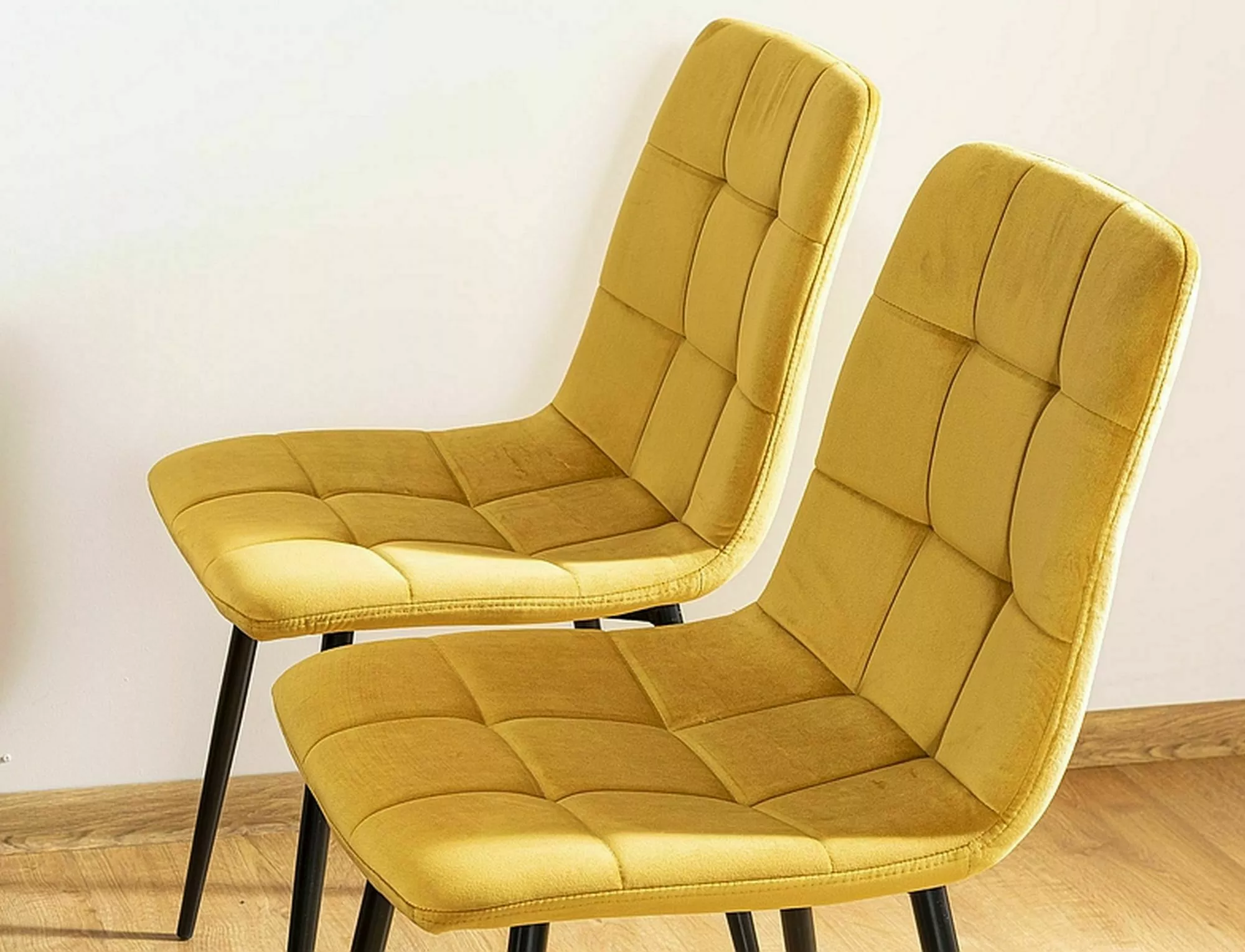 Jedálenská stolička MILA VELVET čierna konštrukcia/kari BLUVEL 68