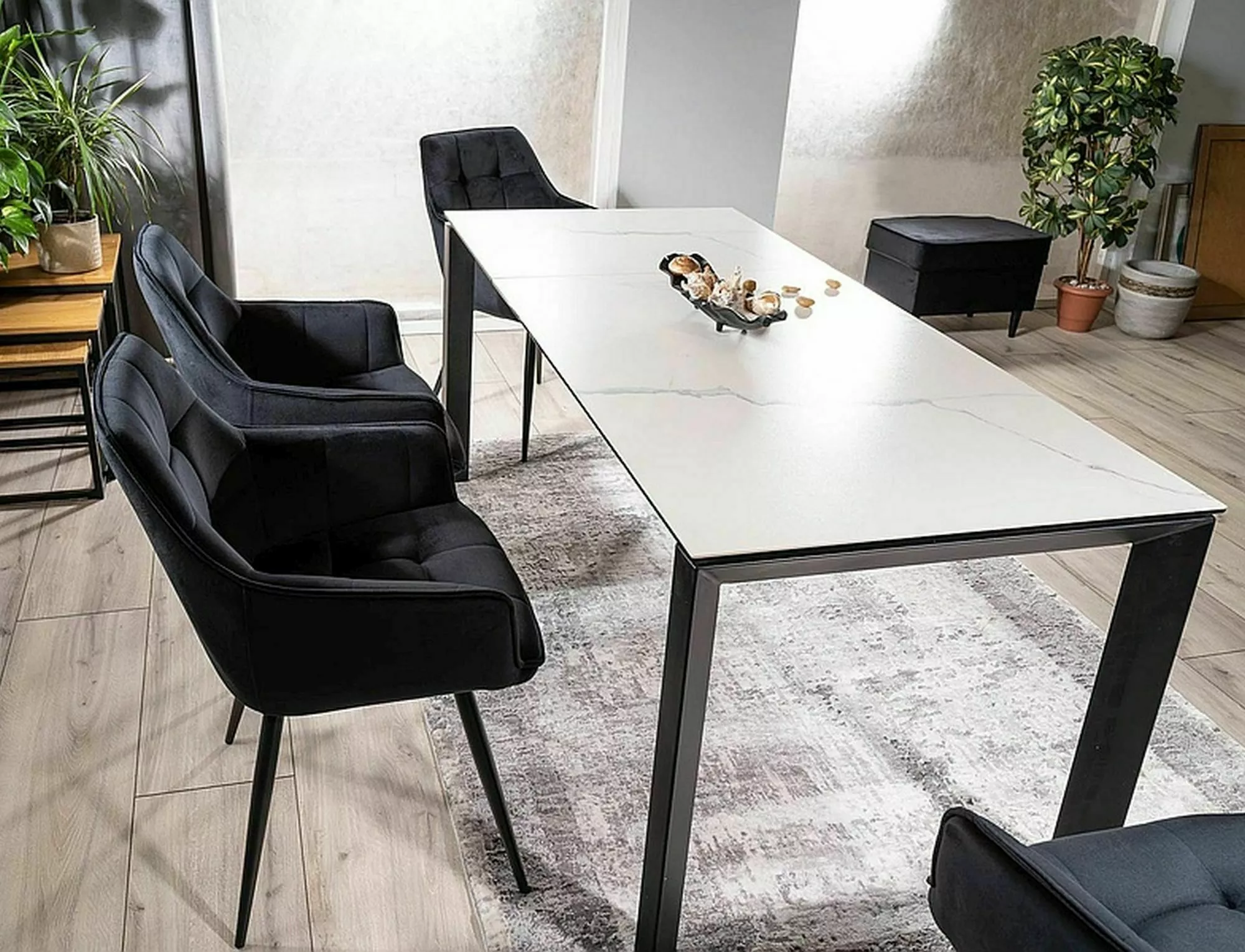 Jedálenská stolička LILIA VELVET čierna konštrukcia/čierna BLUVEL 19