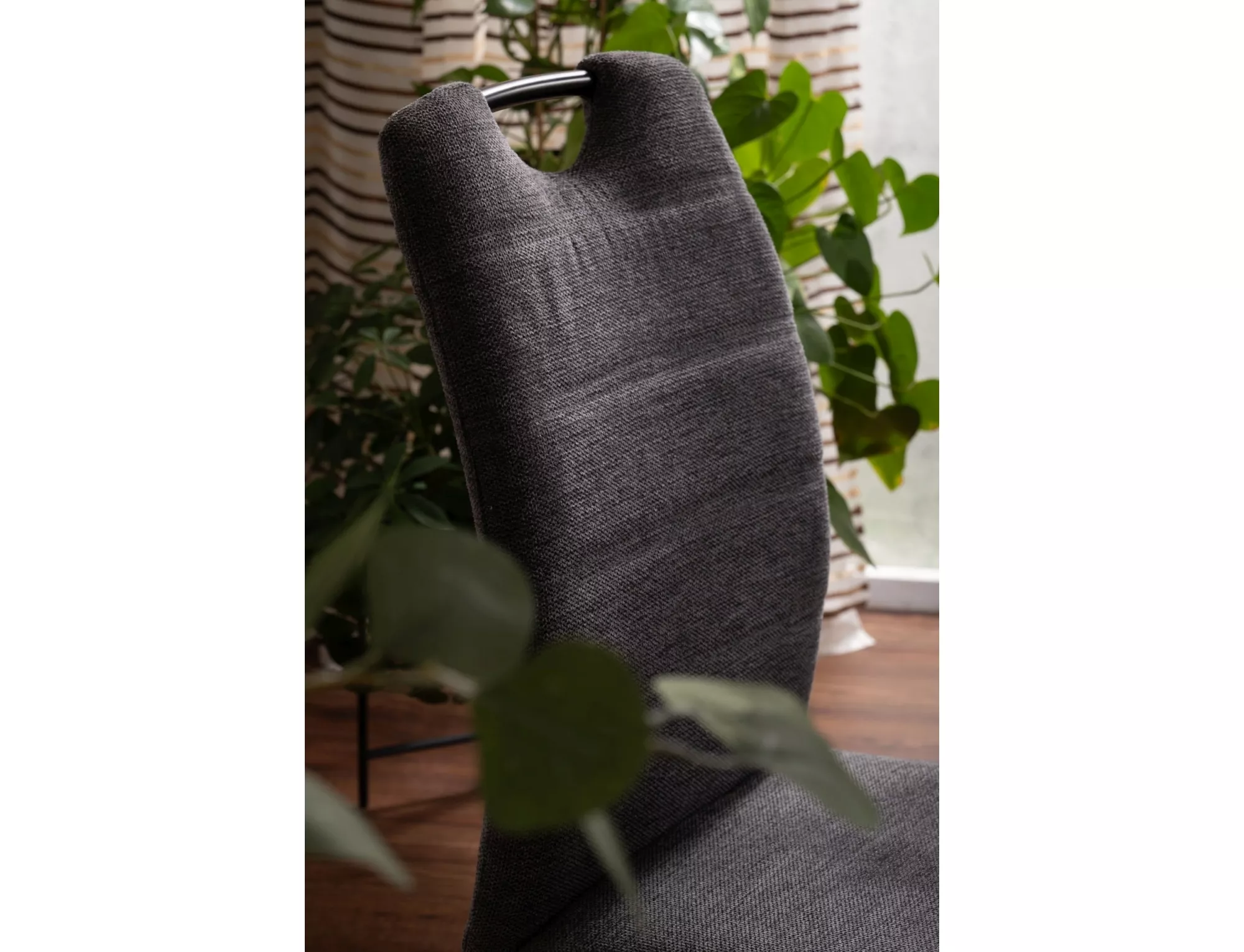 RIP BREGO stolička jedálenská, nohy čierne/ tm.sivá 18