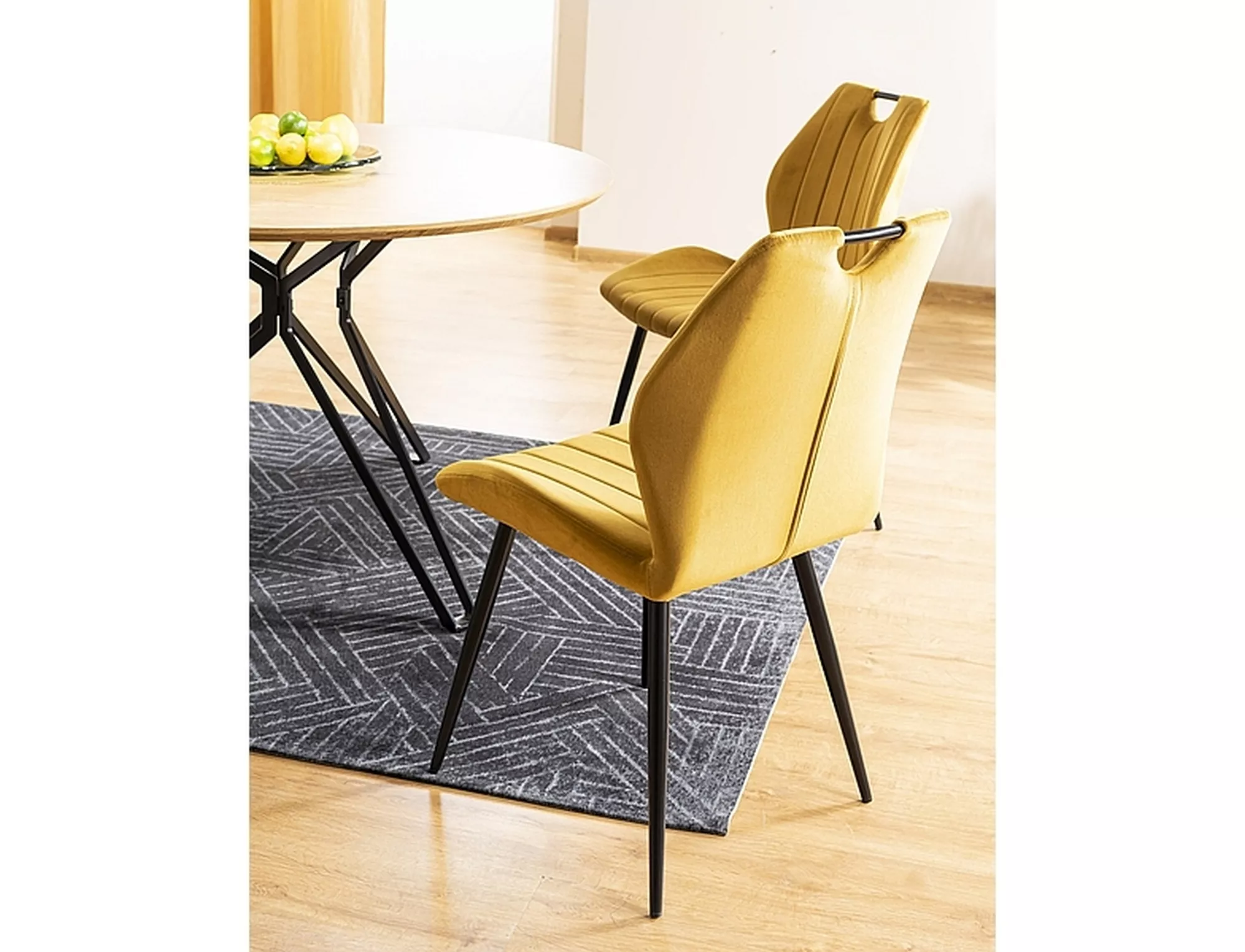 Jedálenská stolička ARCO VELVET čierna konštrukcia / kari BLUVEL 68