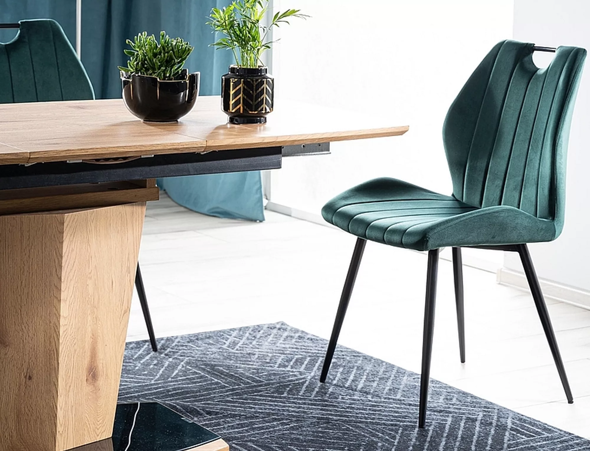 Jedálenská stolička ARCO VELVET čierna konštrukcia / zelená BLUVEL78